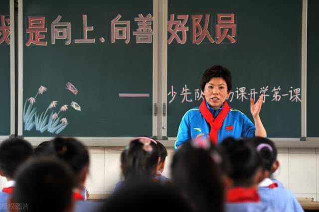 郭帆导演谈到;行星发动机的设定时介绍到：;‘行星发动机’的尺寸设计经过精确计算，既要考虑真实的工程结构上是否具有可实现性，又要确保它足够牢固体现出极强的体量感